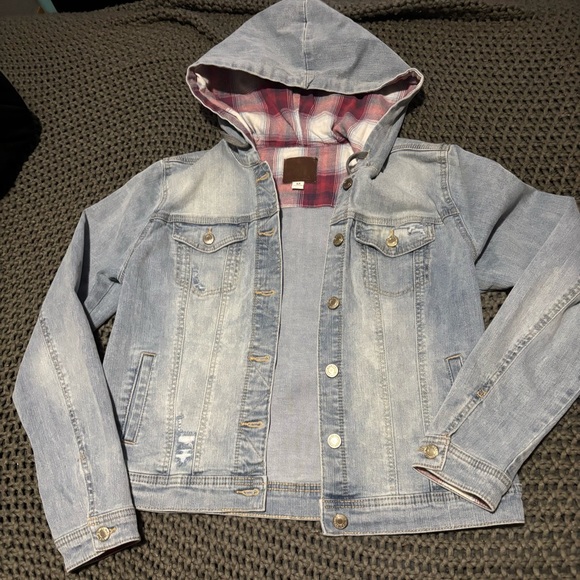 🧥 Distressed Denim Jacket with Plaid Lined Hood - Medium Wash M - Picture 11 of 14
